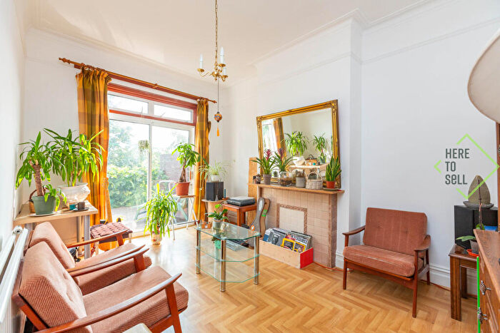3 Bedroom Terraced House For Sale In Hillside Avenue, London, N11