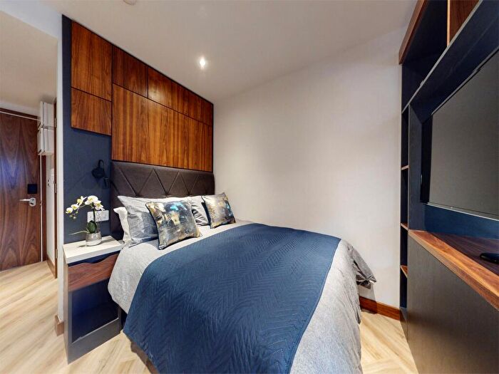 Apartment To Rent In Apt, Live Oasis Deansgate #, M2