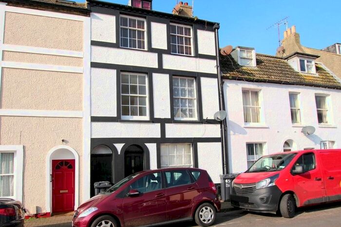 1 Bedroom Flat To Rent In Portland Road, Worthing, West Sussex, BN11