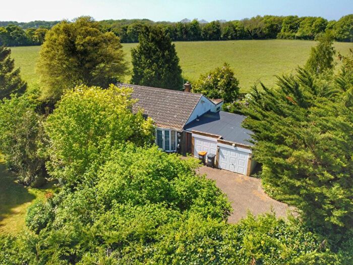 2 Bedroom Bungalow For Sale In Sharpenhoe Road, Streatley, LU3