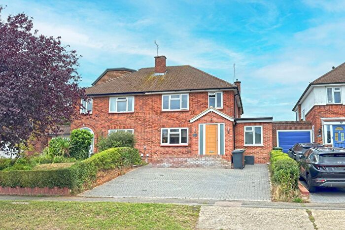 3 Bedroom Semi-Detached House For Sale In Park Avenue, Bushey, WD23