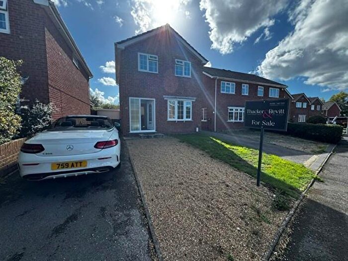 3 Bedroom Detached House For Sale In Pimpern Close, Canford Heath, Poole, BH17