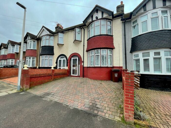 4 Bedroom Terraced House To Rent In Westmount Avenue, Chatham, ME4
