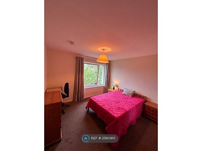 3 Bedroom Flat To Rent In Langton Road, Edinburgh, EH9