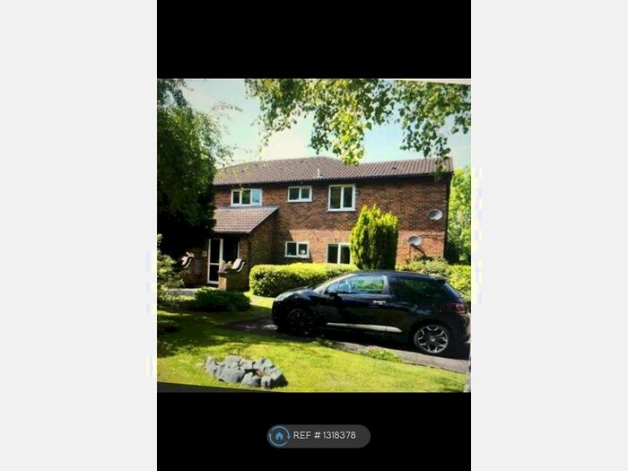 Studio To Rent In Brackenwood Mews, Wilmslow, SK9