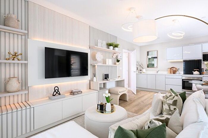 3 Bedroom Flat For Sale In High Road, Goodmayes, Ilford, IG3