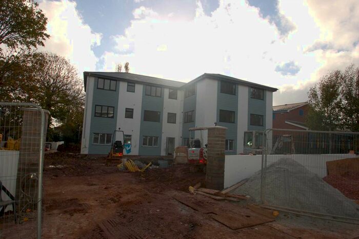 2 Bedroom Flat To Rent In Half Moon Court Apartments, Paignton, TQ3