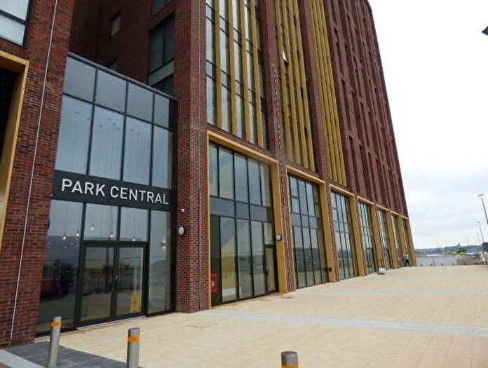 2 Bedroom Flat To Rent In Jesse Hartley Way, Liverpool, Merseyside, L3