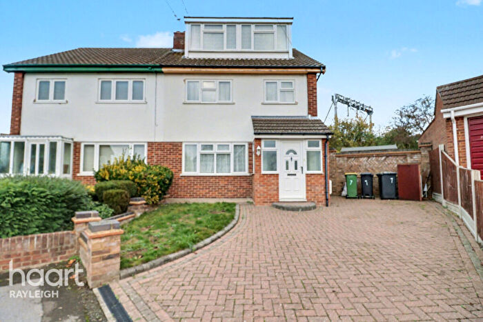 3 Bedroom Semi Detached House For Sale In Harper Way, Rayleigh, SS6