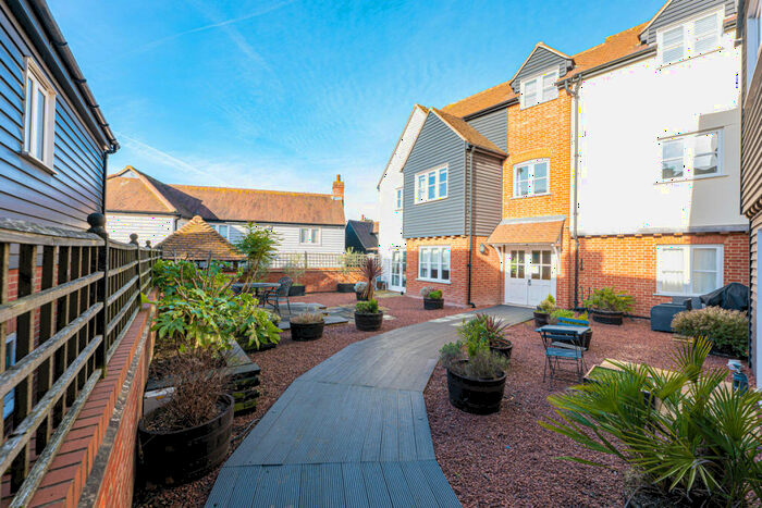 2 Bedroom Flat To Rent In Hoymans Wharf, High Street, SS7