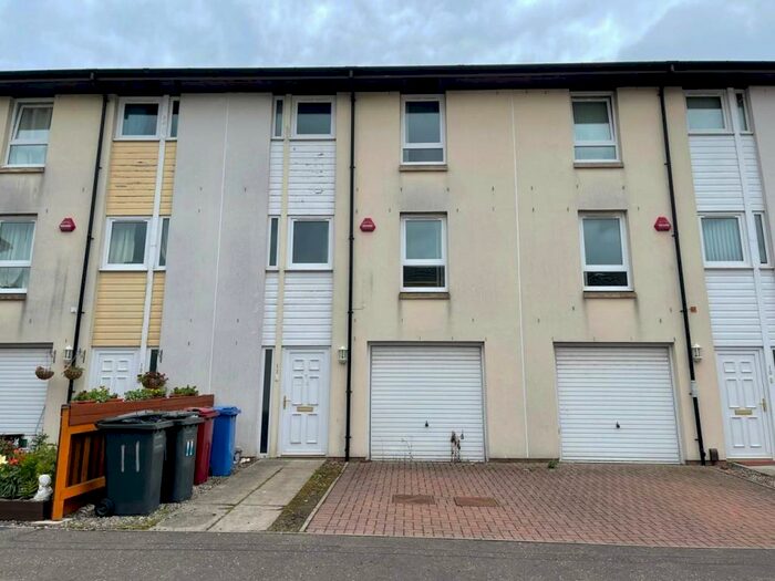 5 Bedroom House To Rent In Friary Gardens, DD2