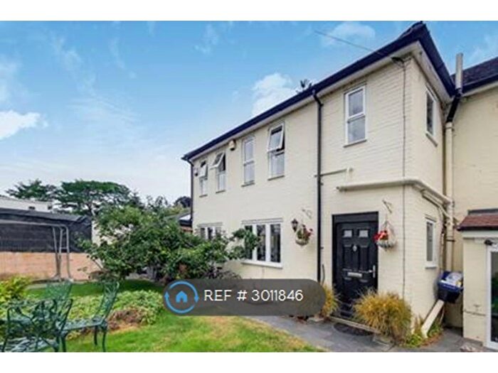 2 Bedroom Semi-Detached House To Rent In Mortlake Road, Richmond, TW9