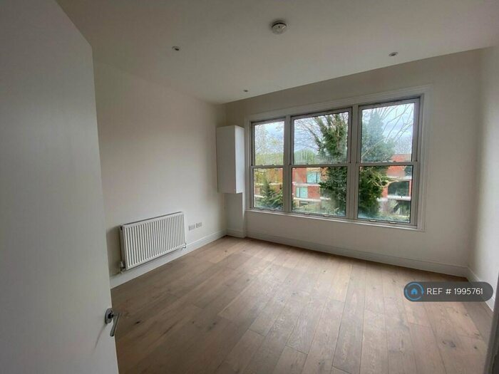 3 Bedroom Flat To Rent In Muswell Hill, London, N10