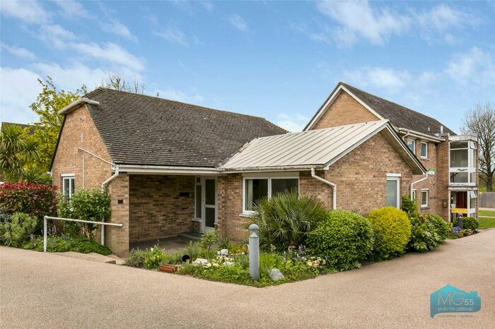 2 Bedroom Bungalow To Rent In Wilmot Close, East Finchley, London, N2