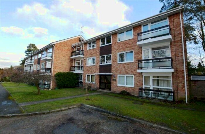 2 Bedroom Apartment To Rent In Hillbrook Gardens, Weybridge, Surrey, KT13