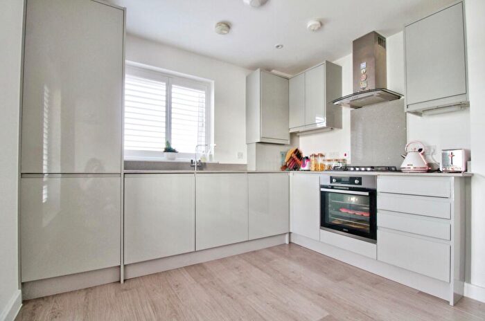 1 Bedroom Apartment For Sale In Faringdon Avenue, Romford, RM3
