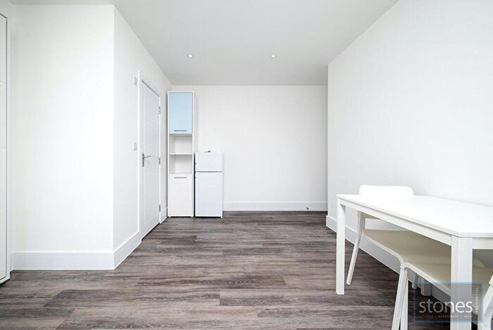 Apartment To Rent In Wolsey Mews, London, NW5