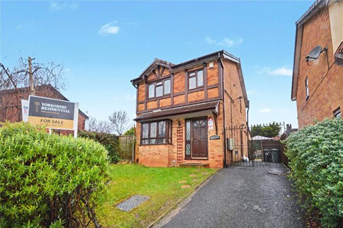 3 Bedroom Detached House For Sale In Shelldrake Drive, Leeds, LS10