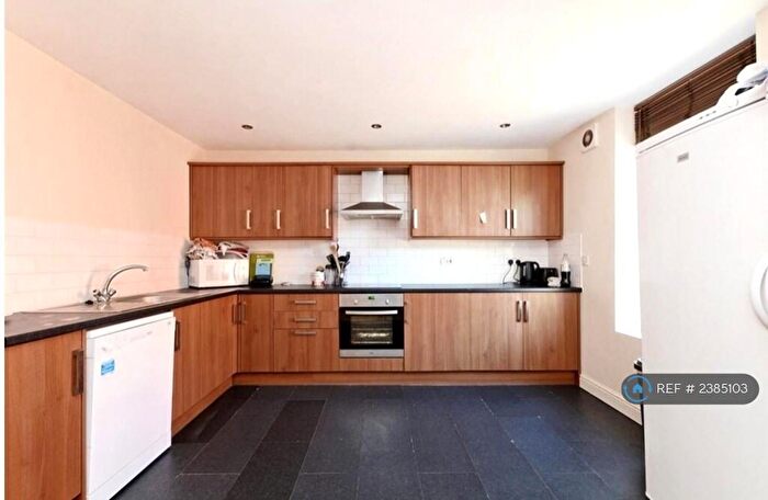 6 Bedroom Flat To Rent In Cemetery Road, Sheffield, S11