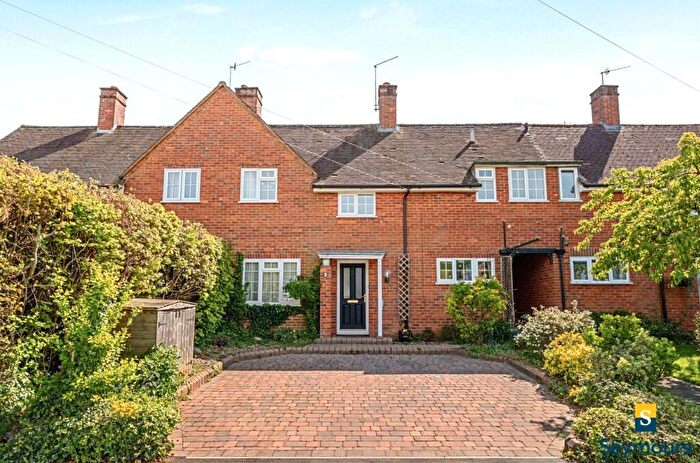 4 Bedroom Terraced House For Sale In Tillingbourne Road, Shalford, Surrey, GU4