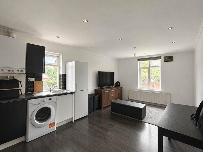 2 Bedroom Flat For Sale In Bingham Road, Croydon, CR0