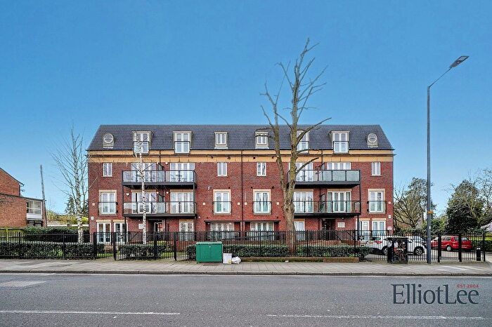 2 Bedroom Flat To Rent In Gray Court, Marsh Road, Pinner, HA5