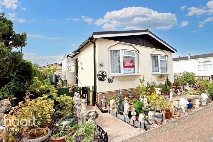 2 Bedroom Park Home For Sale In Little Meadow, Woodside Park Home, Woodside, LU1