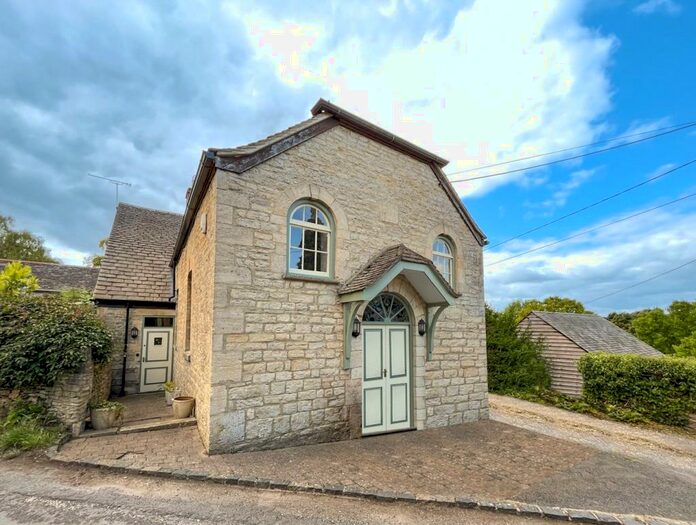 2 Bedroom Detached House For Sale In Churchfields, Stonesfield, Witney, OX29