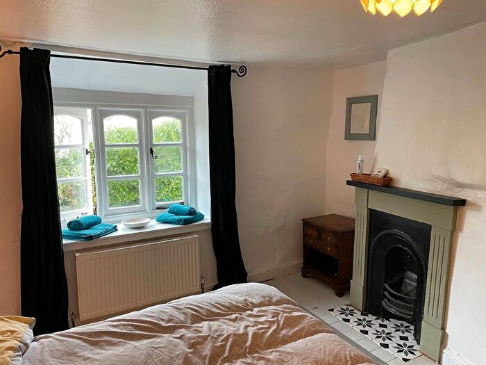 2 Bedroom Cottage For Sale In Milbury Lane, Exminster, Exeter, EX6
