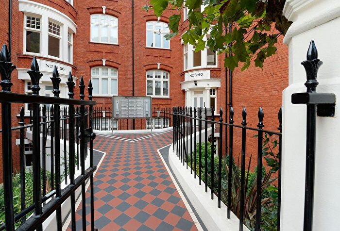 3 Bedroom Flat To Rent In Hamlet Gardens, Hammersmith, London, W6
