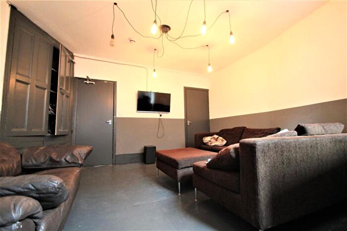 5 Bedroom Terraced House To Rent In Manor Drive, Hyde Park, Leeds, West Yorkshire, LS6