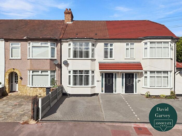 3 Bedroom Terraced House For Sale In Rose Glen, Romford, RM7