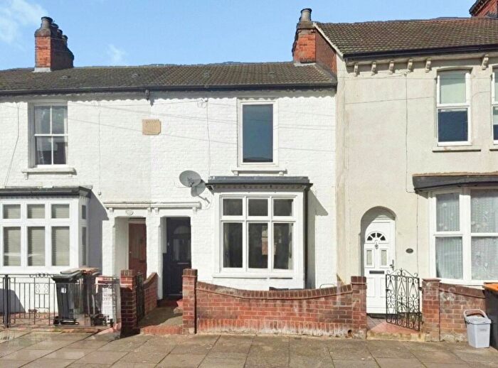 3 Bedroom Terraced House For Sale In Park Road West, Bedford, Bedfordshire, MK41