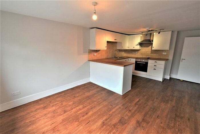 3 Bedroom Flat To Rent In Lower Road, Cookham, Maidenhead, SL6