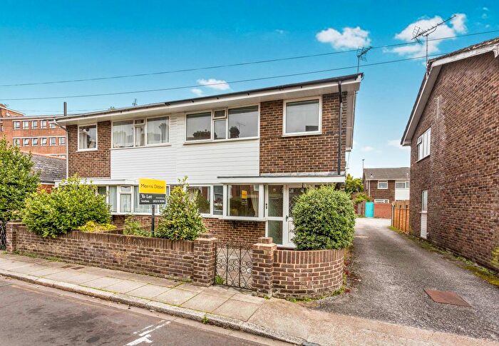 3 Bedroom Property To Rent In Woodpath, Southsea, PO5