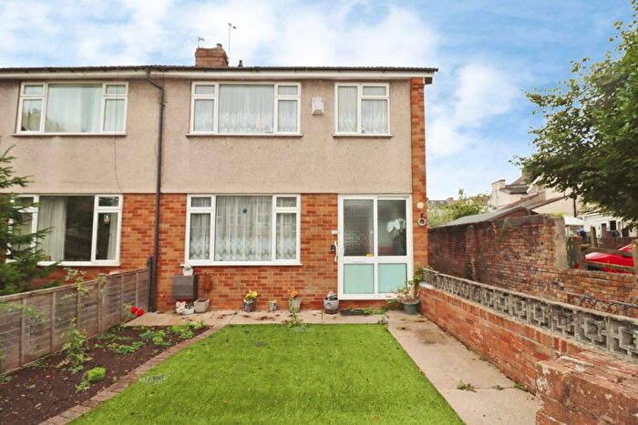 3 Bedroom Semi Detached House For Sale In Lawn Road, Bristol, BS16
