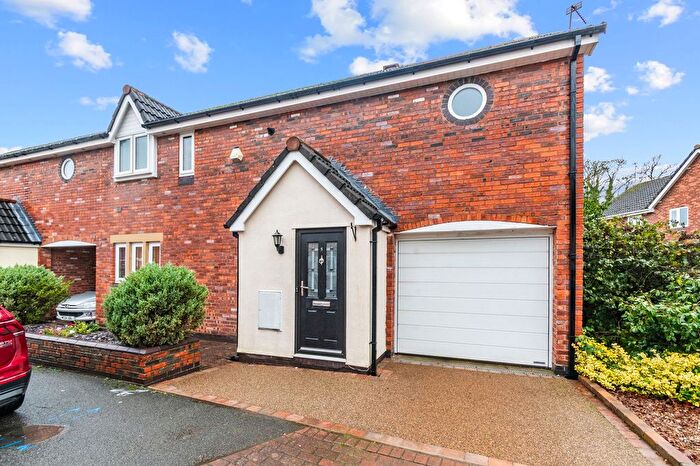 3 Bedroom Semi-Detached House To Rent In Deacons Close, Croft, WA3