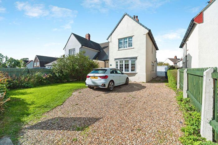 3 Bedroom Semi Detached House For Sale In Tetney Road, Humberston, DN36