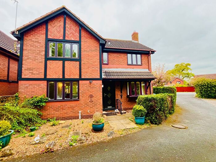 4 Bedroom Property To Rent In Holly Drive, Lichfield, WS13