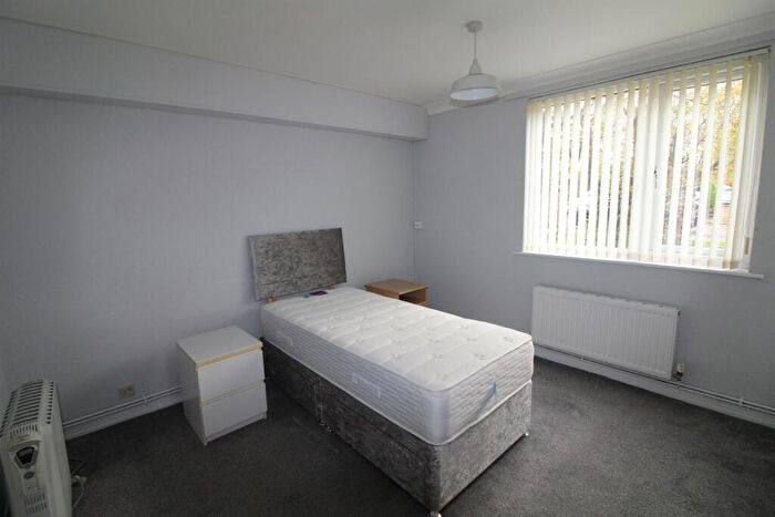 2 Bedroom Apartment To Rent In Foxhill Court, LS16