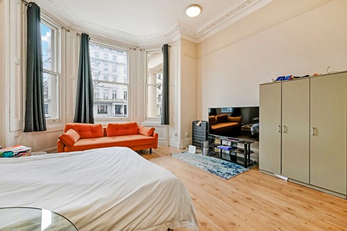 Studio To Rent In Queen's Gate, London, SW7