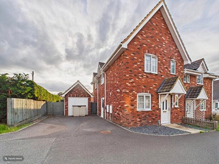 3 Bedroom Semi-Detached House For Sale In Oakwood Drive, Thurston, IP31