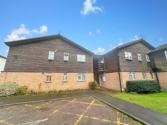 1 Bedroom Flat To Rent In Holmedale, Slough, Berkshire, SL2