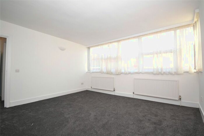 2 Bedroom Flat To Rent In Pyramid House, High Road, North Finchley, London, N12