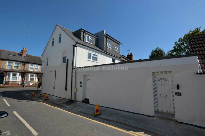 3 Bedroom Flat To Rent In Cholmeley Road, Reading, RG1