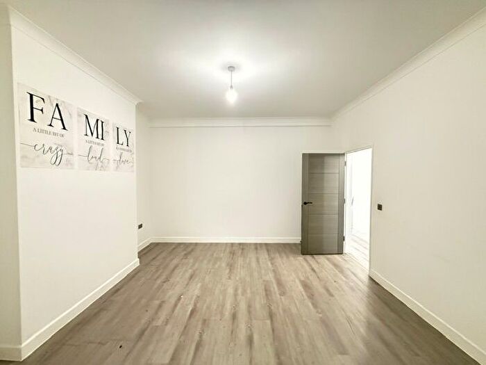 2 Bedroom Flat To Rent In Aldenham Road, Bushey, WD23