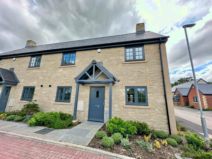 2 Bedroom Semi-Detached House To Rent In King Alfreds Drive, Winacanton, BA9