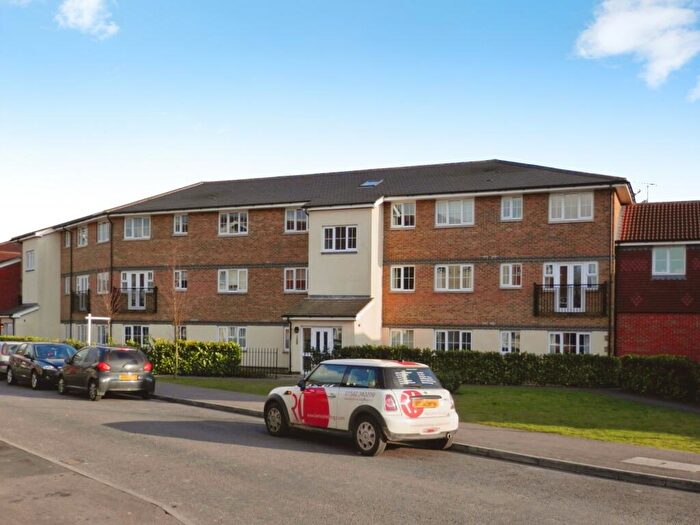2 Bedroom Flat To Rent In Kiln Way, Dunstable, LU5