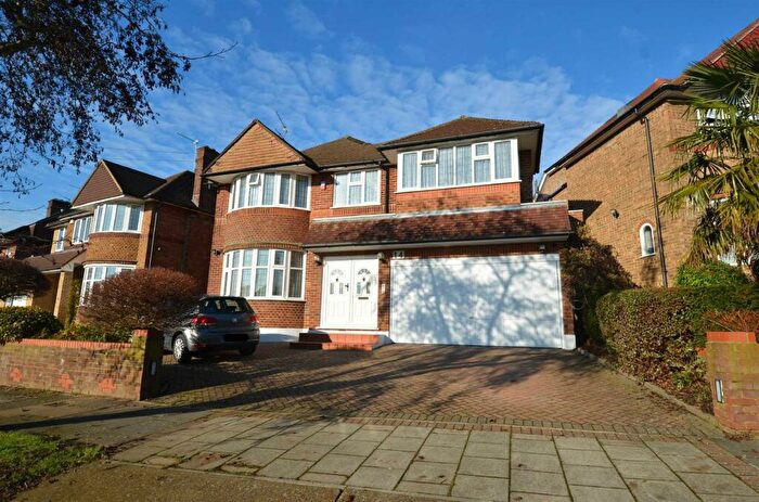 4 Bedroom Detached House To Rent In Michleham Down, Woodside Park, N12
