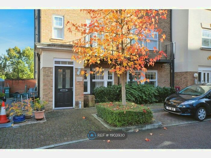 2 Bedroom Flat To Rent In Knightsbridge Court, Bromley, BR2